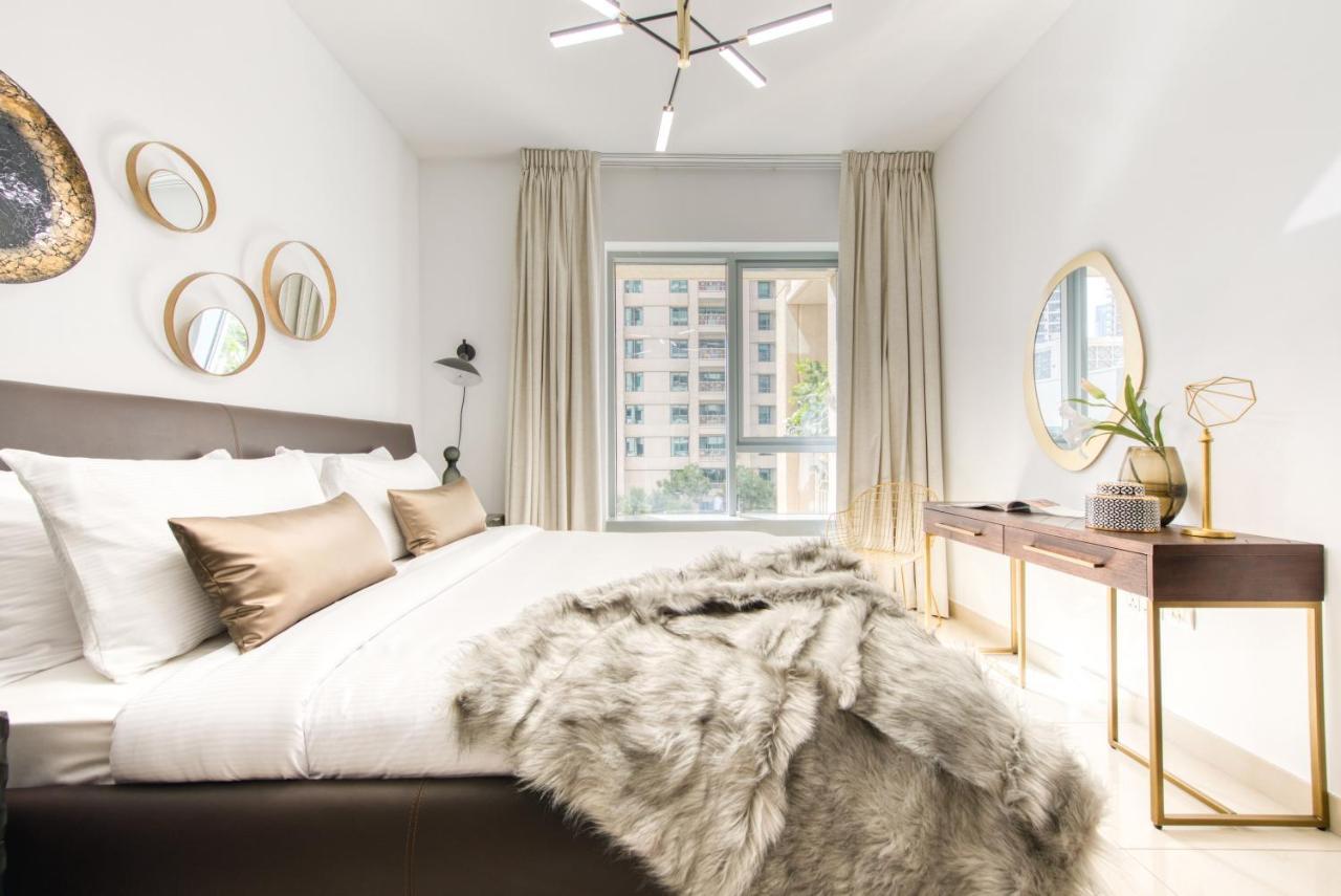 Maison Privee - Radiant Urban Retreat With Iconic Burj Khalifa Vws دبي المظهر الخارجي الصورة
