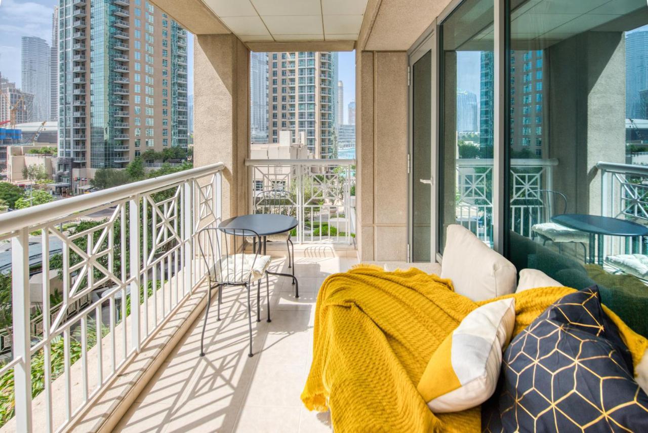 Maison Privee - Radiant Urban Retreat With Iconic Burj Khalifa Vws دبي المظهر الخارجي الصورة