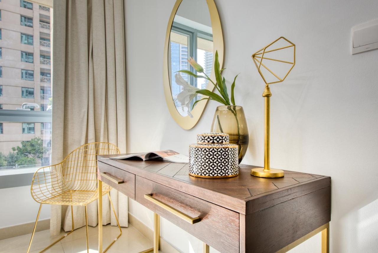 Maison Privee - Radiant Urban Retreat With Iconic Burj Khalifa Vws دبي المظهر الخارجي الصورة